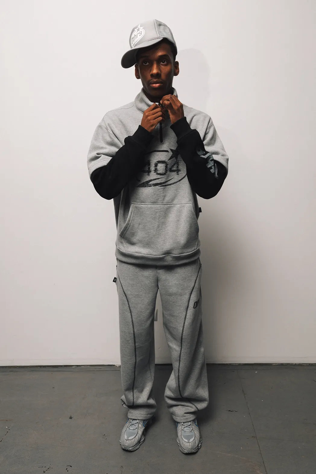 CONCRETE.404 CUT SWEATPANTS