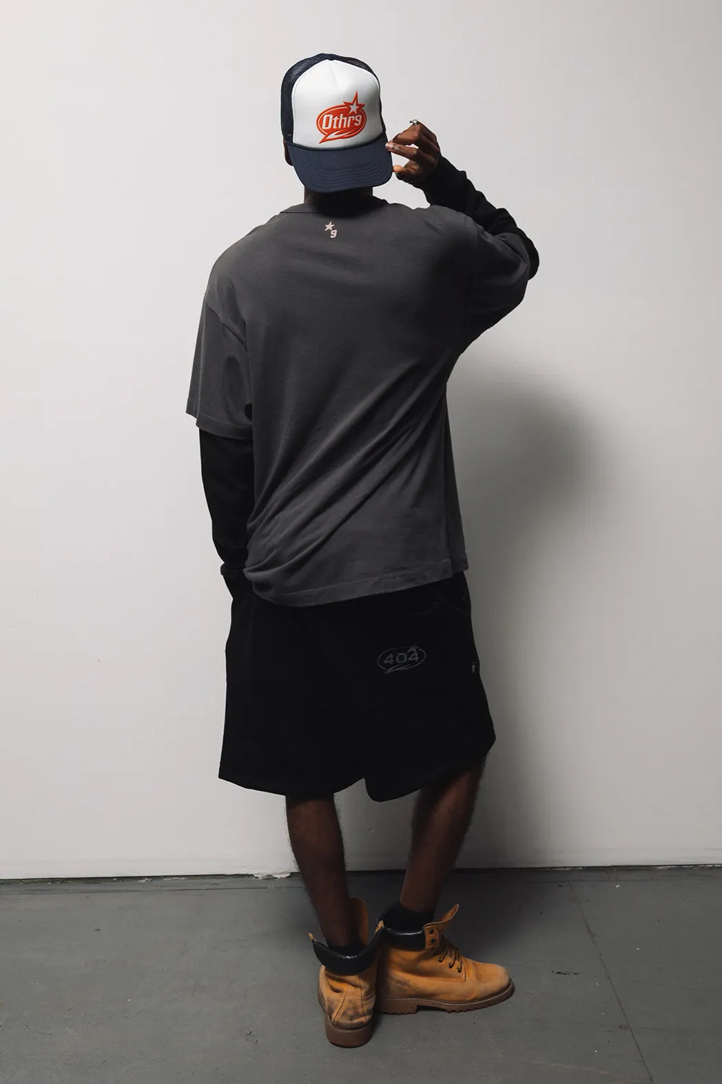 CONCRETE.404 CUT SWEATSHORTS