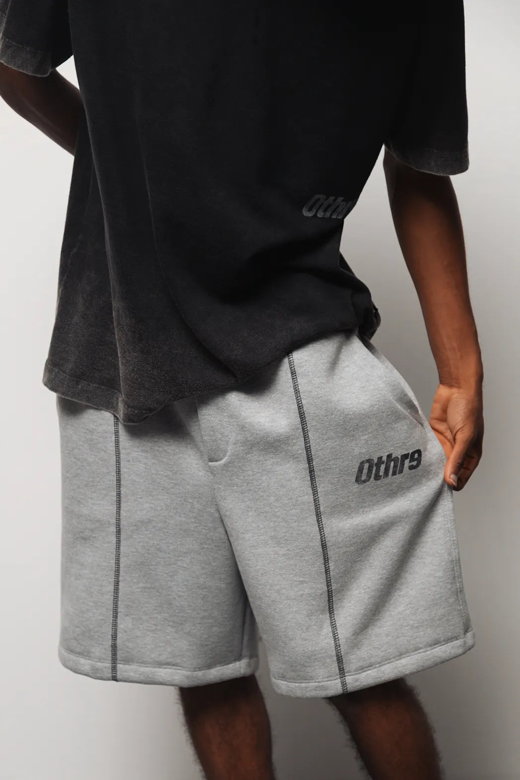 CONCRETE.404 CUT SWEATSHORTS